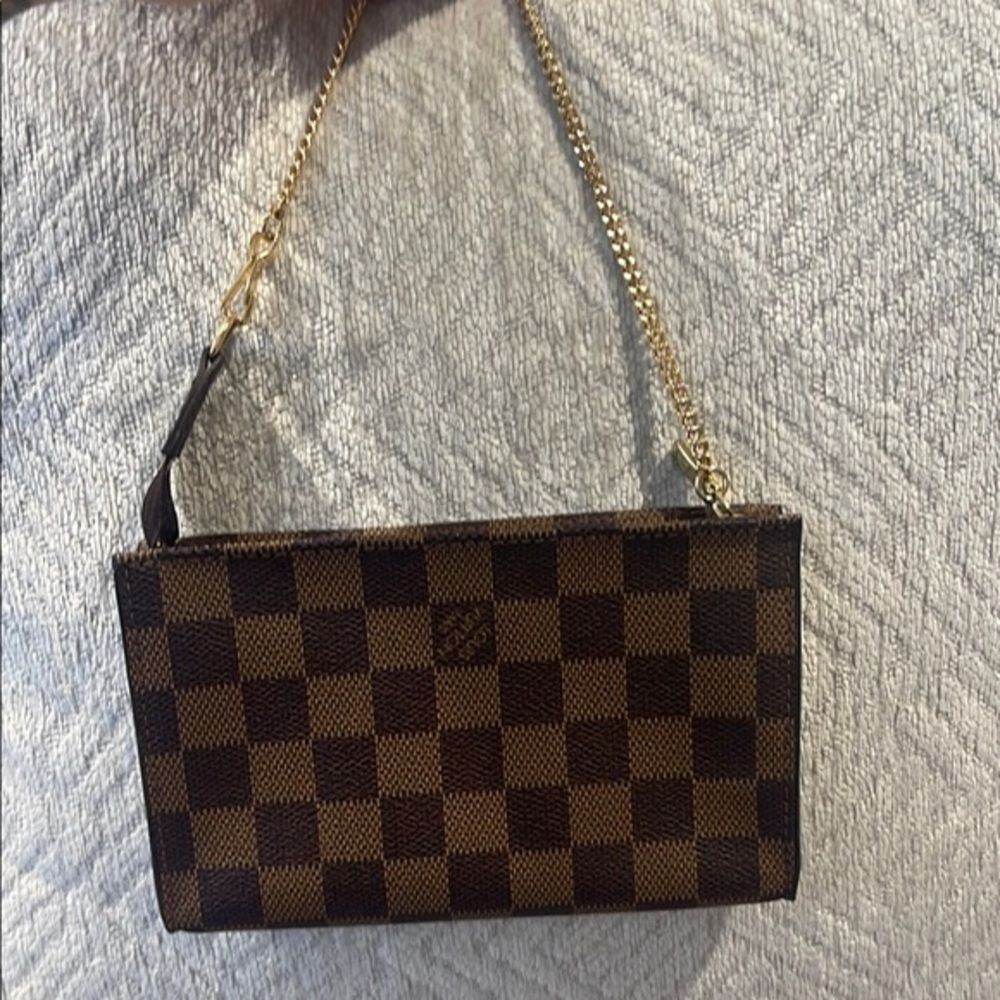 Louis Vuitton Pouchette